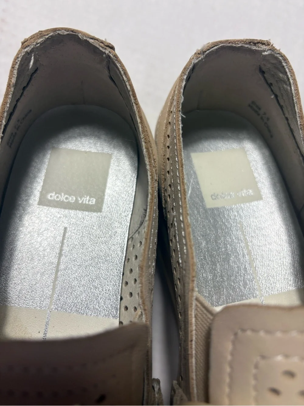 Dolce Vita Jhenee Women Sz 7.5  leather Platform Slip-On Sneakers  Chain Accent